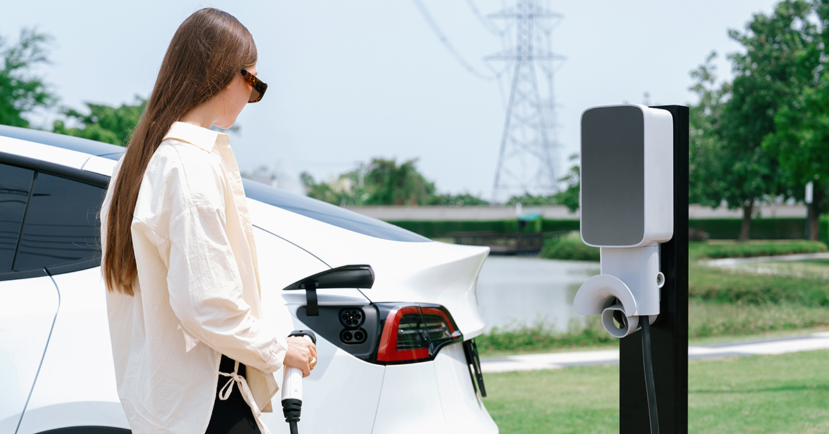 Elektrisch rijden en zonnepanelen: een slimme combinatie?